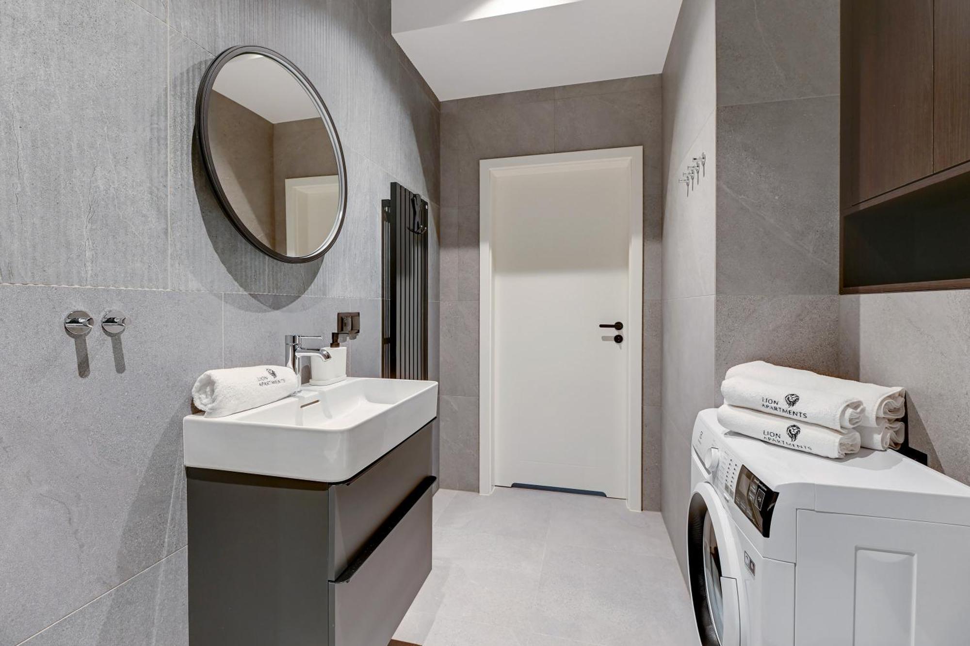 Scala 60D City Center Apartments With Parking By Lion Apartments Gdansk Ngoại thất bức ảnh